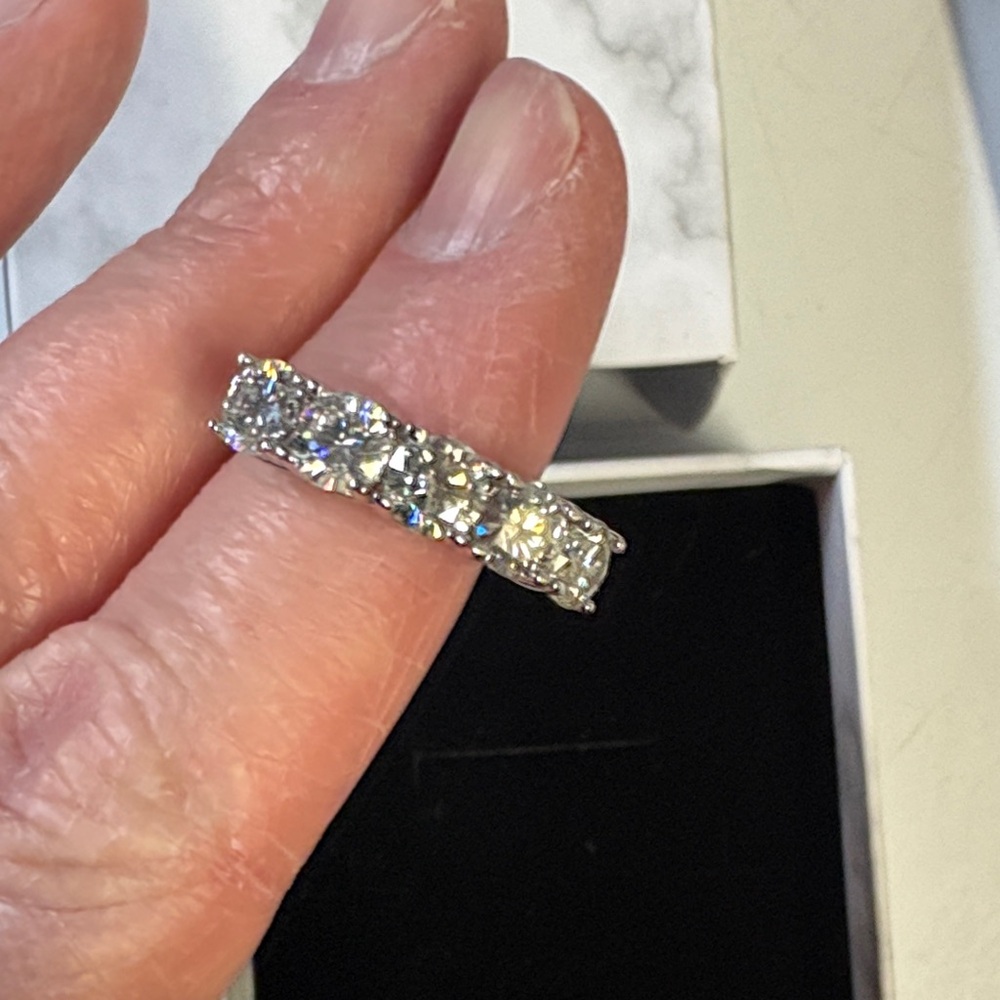 NWOT! 5 moissanite diamond Band - Classic Sterling Silver - Picture 6 of 10